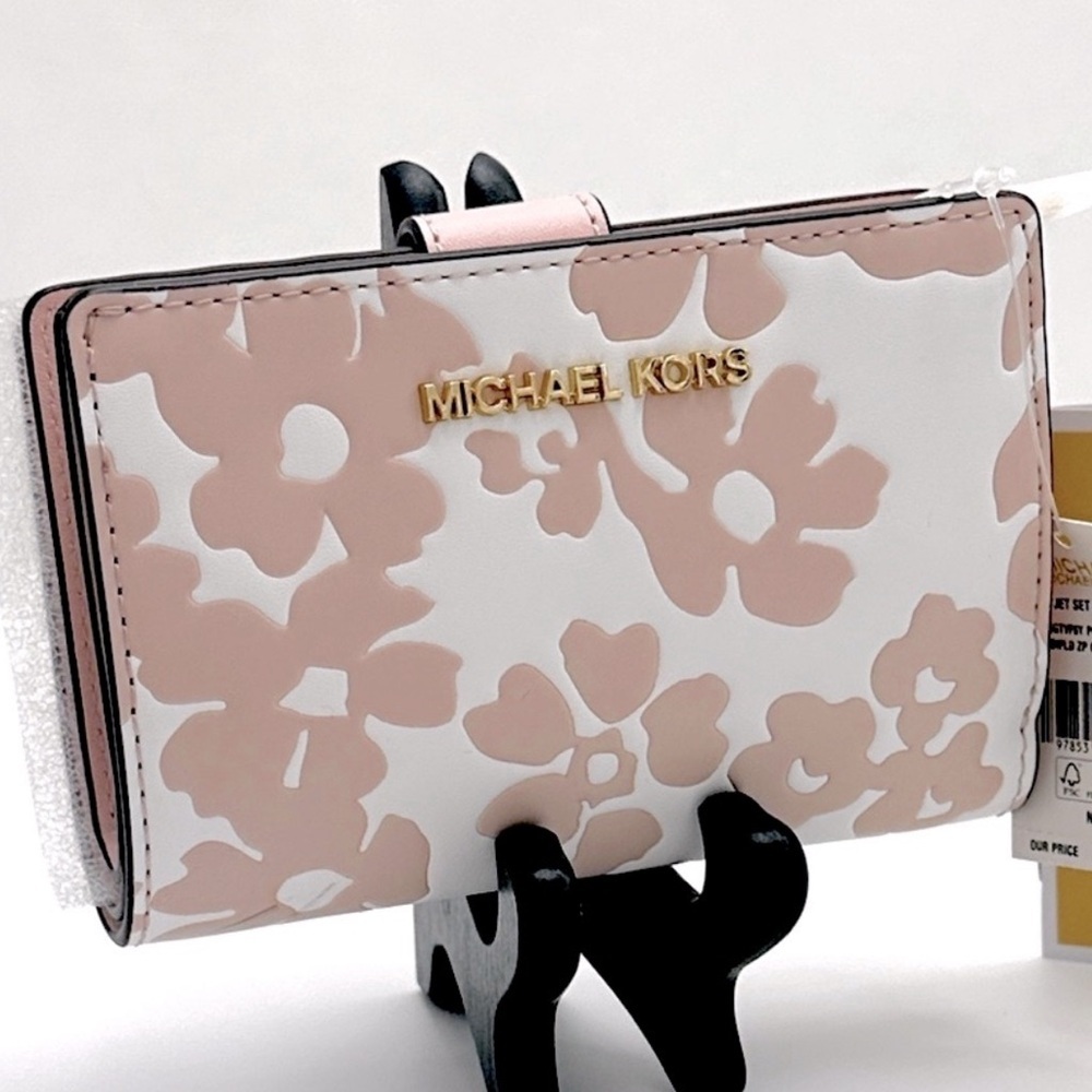 Michael Kors Jet Set Medium Floral Print Bi-Fold Wallet 
POWDER BLUSH
NWT